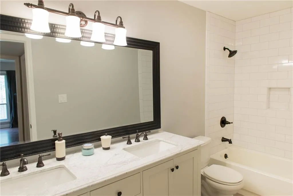 5149 Roswell Road Unit 1/49, Atlanta, Georgia 30342, 2 Bedrooms Bedrooms, ,1 BathroomBathrooms,Residential,Sold,5149 Roswell Road Unit 1/49,5830103