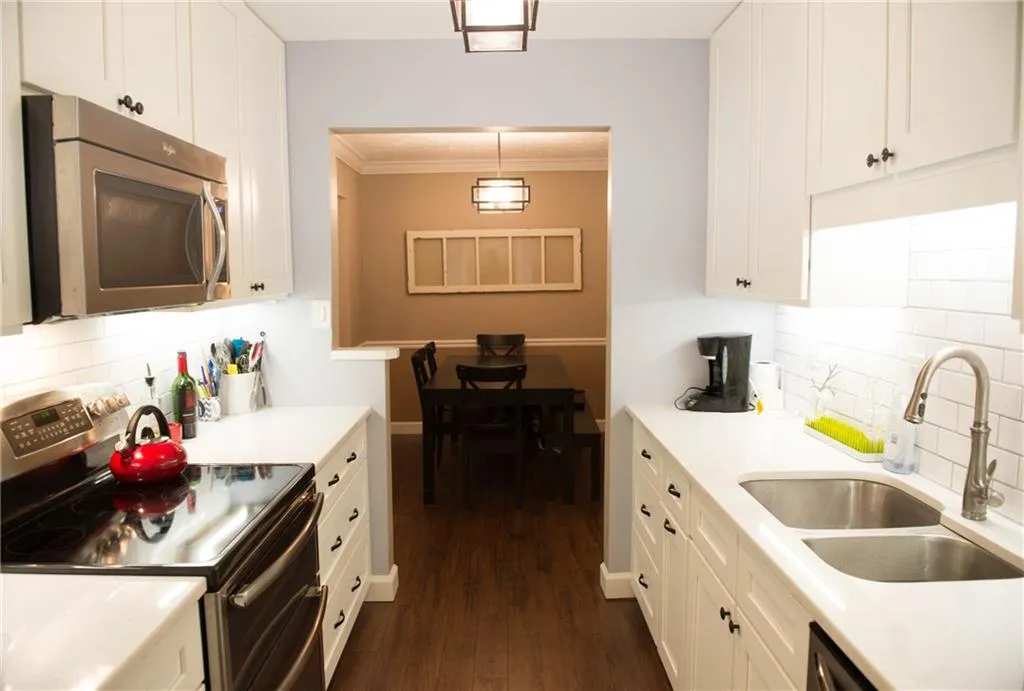 5149 Roswell Road Unit 1/49, Atlanta, Georgia 30342, 2 Bedrooms Bedrooms, ,1 BathroomBathrooms,Residential,Sold,5149 Roswell Road Unit 1/49,5830103