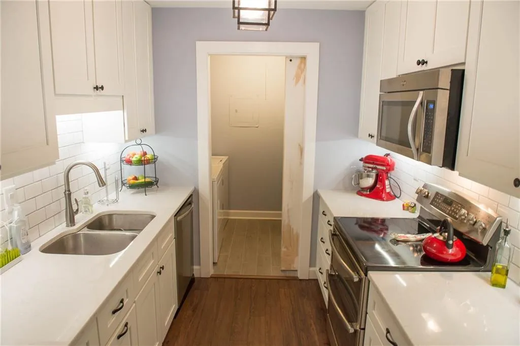 5149 Roswell Road Unit 1/49, Atlanta, Georgia 30342, 2 Bedrooms Bedrooms, ,1 BathroomBathrooms,Residential,Sold,5149 Roswell Road Unit 1/49,5830103
