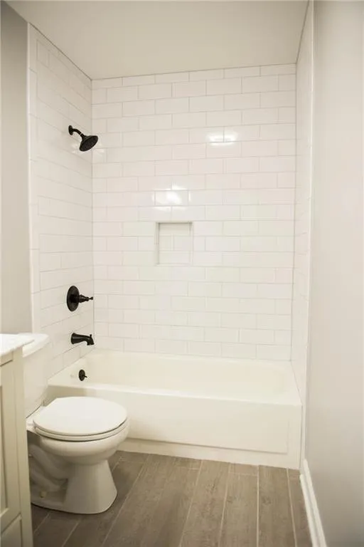 5149 Roswell Road Unit 1/49, Atlanta, Georgia 30342, 2 Bedrooms Bedrooms, ,1 BathroomBathrooms,Residential,Sold,5149 Roswell Road Unit 1/49,5830103