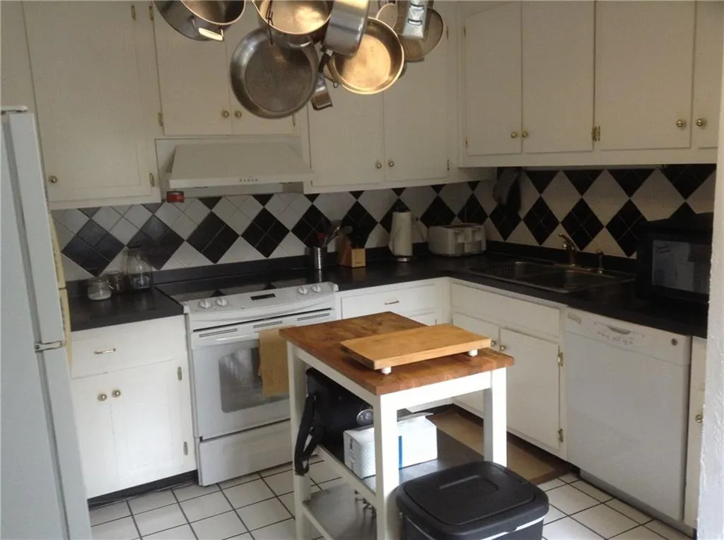 370 N River Parkway Unit F, Sandy Springs, Georgia 30350, 3 Bedrooms Bedrooms, ,2 BathroomsBathrooms,Residential,Sold,370 N River Parkway Unit F,5742349