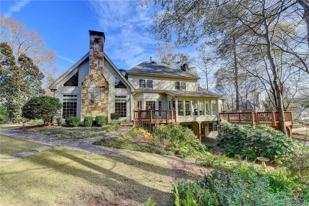 1570 Misty Oaks Drive, Sandy Springs, Georgia 30350, 5 Bedrooms Bedrooms, ,4 BathroomsBathrooms,Residential,Sold,1570 Misty Oaks Drive,6805596