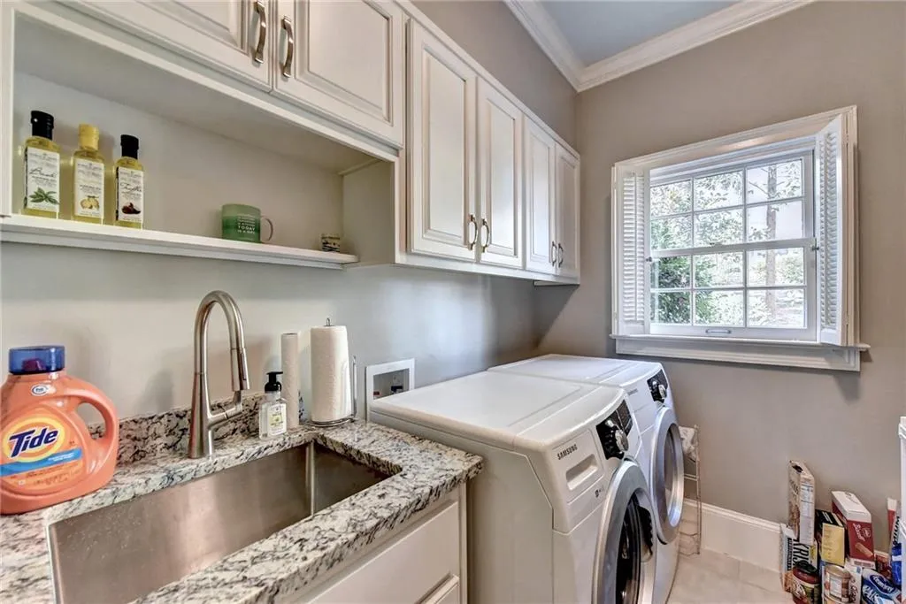 1570 Misty Oaks Drive, Sandy Springs, Georgia 30350, 5 Bedrooms Bedrooms, ,4 BathroomsBathrooms,Residential,Sold,1570 Misty Oaks Drive,6805596