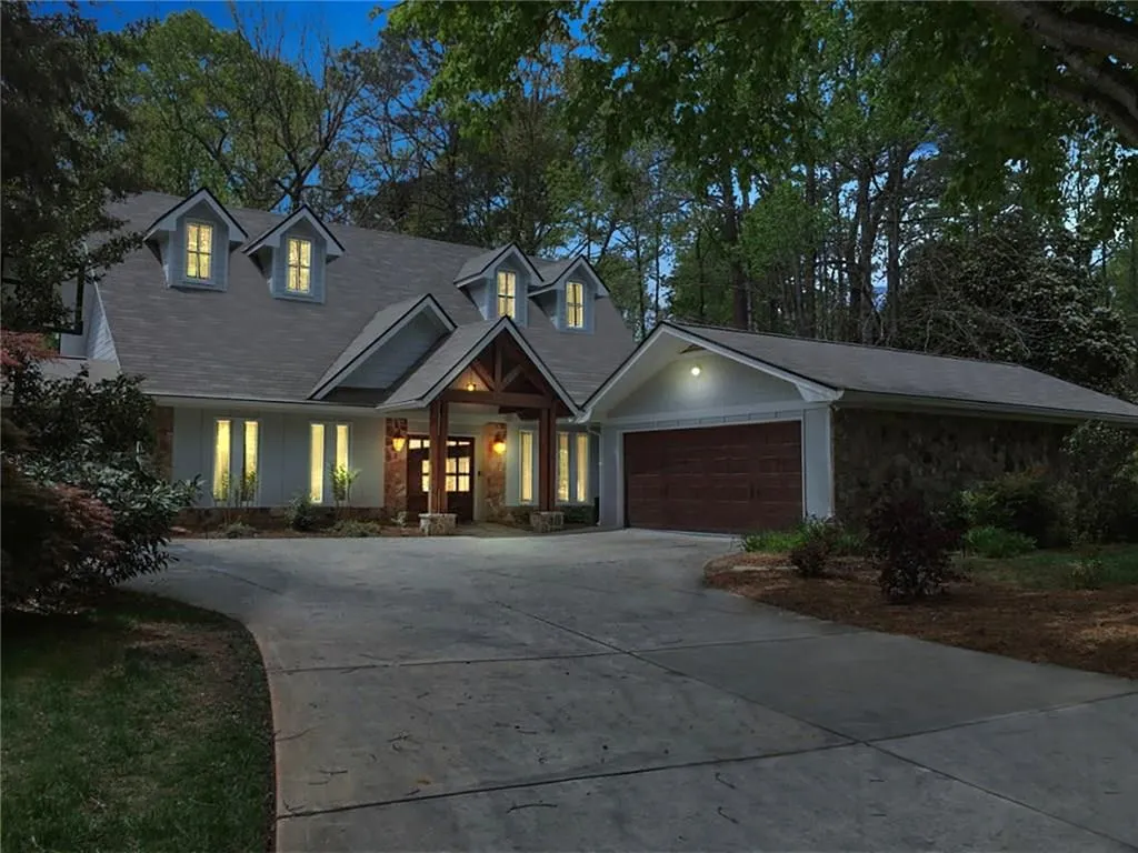 8560 Valemont Drive, Sandy Springs, Georgia 30350, 6 Bedrooms Bedrooms, ,4 BathroomsBathrooms,Residential,Sold,8560 Valemont Drive,5997175