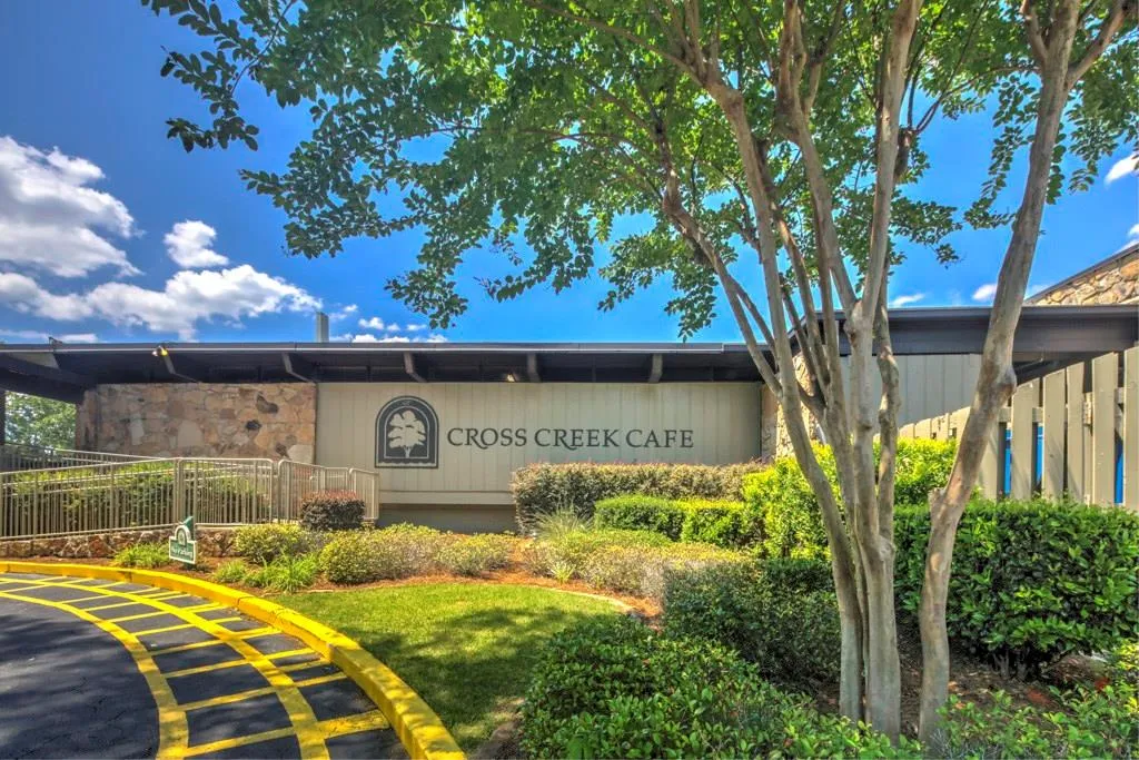 5 Glenald Way Nw, Atlanta, Georgia 30327, 2 Bedrooms Bedrooms, ,2 BathroomsBathrooms,Residential,Sold,5 Glenald Way Nw,5851382