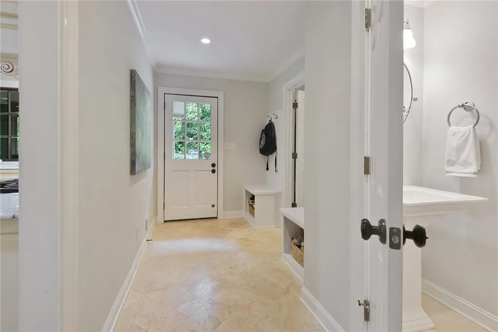 6200 Old Hickory Point, Atlanta, Georgia 30328, 5 Bedrooms Bedrooms, ,5 BathroomsBathrooms,Residential,Sold,6200 Old Hickory Point,6567715