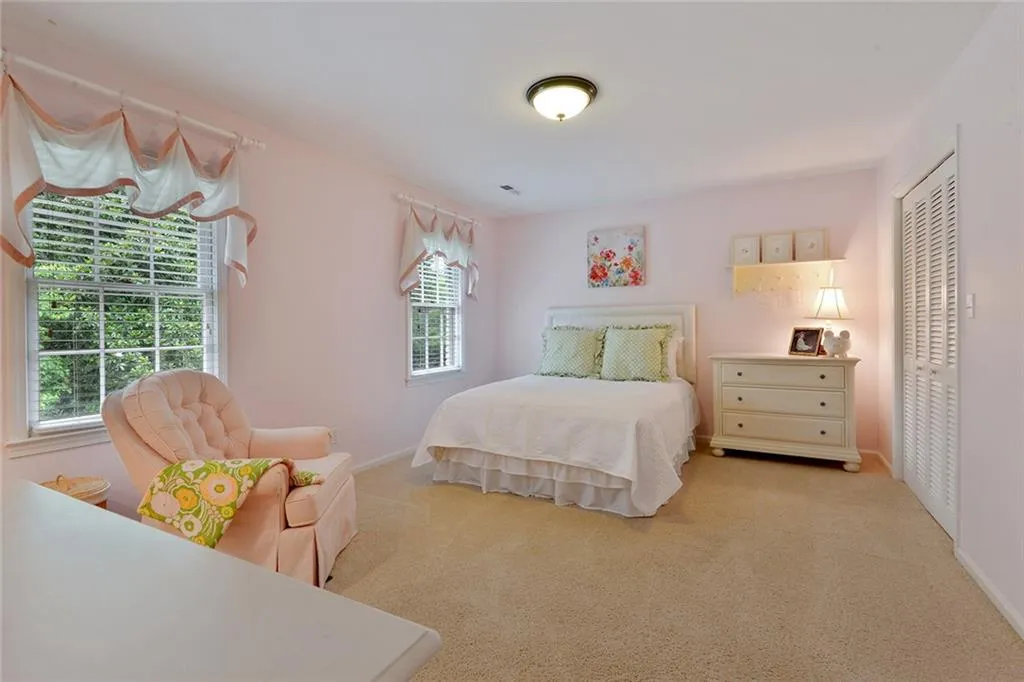 6200 Old Hickory Point, Atlanta, Georgia 30328, 5 Bedrooms Bedrooms, ,5 BathroomsBathrooms,Residential,Sold,6200 Old Hickory Point,6567715