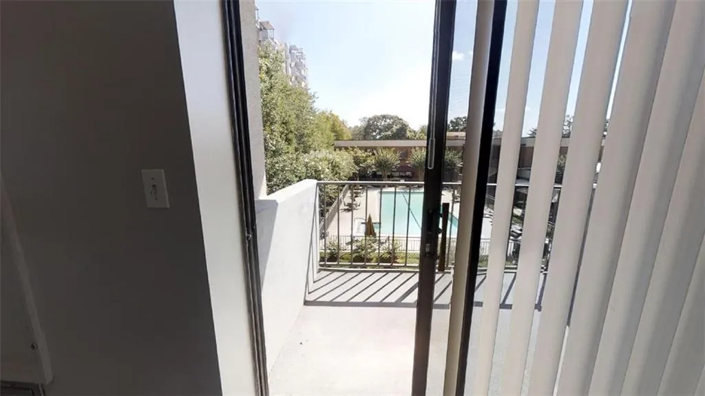 300 Johnson Ferry Road Ne Unit B312, Sandy Springs, Georgia 30328, 1 Bedroom Bedrooms, ,1 BathroomBathrooms,Residential,Sold,300 Johnson Ferry Road Ne Unit B312,6620836