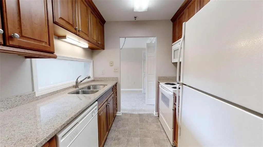300 Johnson Ferry Road Ne Unit B312, Sandy Springs, Georgia 30328, 1 Bedroom Bedrooms, ,1 BathroomBathrooms,Residential,Sold,300 Johnson Ferry Road Ne Unit B312,6620836