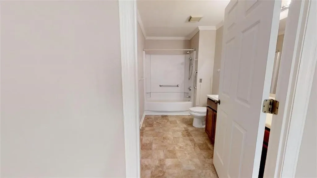 300 Johnson Ferry Road Ne Unit B312, Sandy Springs, Georgia 30328, 1 Bedroom Bedrooms, ,1 BathroomBathrooms,Residential,Sold,300 Johnson Ferry Road Ne Unit B312,6620836
