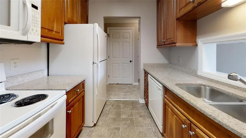 300 Johnson Ferry Road Ne Unit B312, Sandy Springs, Georgia 30328, 1 Bedroom Bedrooms, ,1 BathroomBathrooms,Residential,Sold,300 Johnson Ferry Road Ne Unit B312,6620836