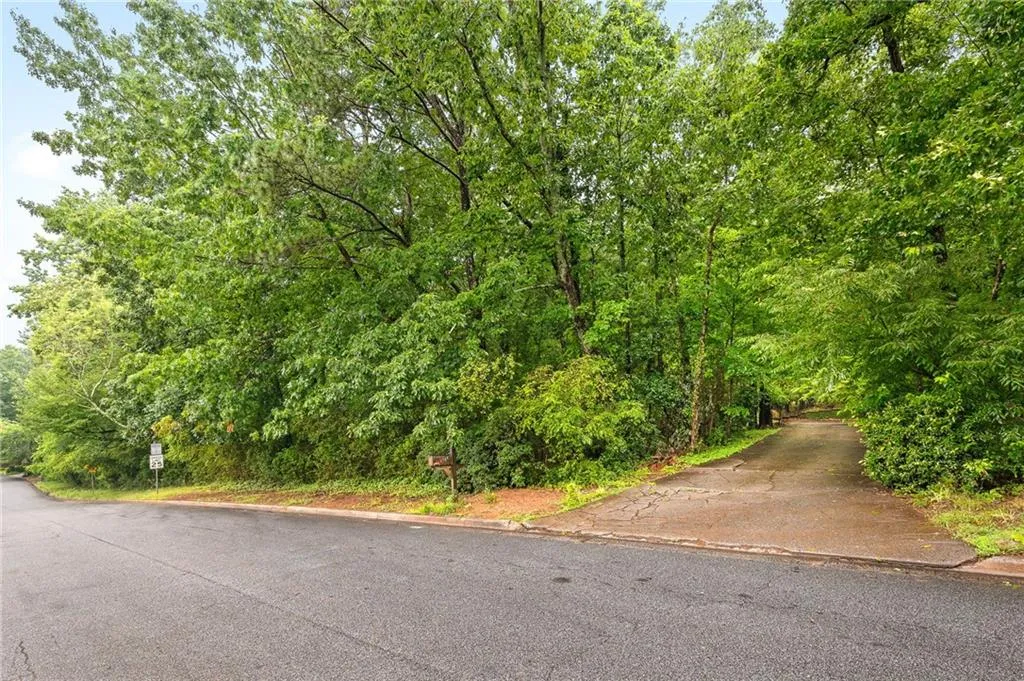 5680 Whitner Drive, Atlanta, Georgia 30327, 3 Bedrooms Bedrooms, ,2 BathroomsBathrooms,Residential,For Sale,5680 Whitner Drive,7646920