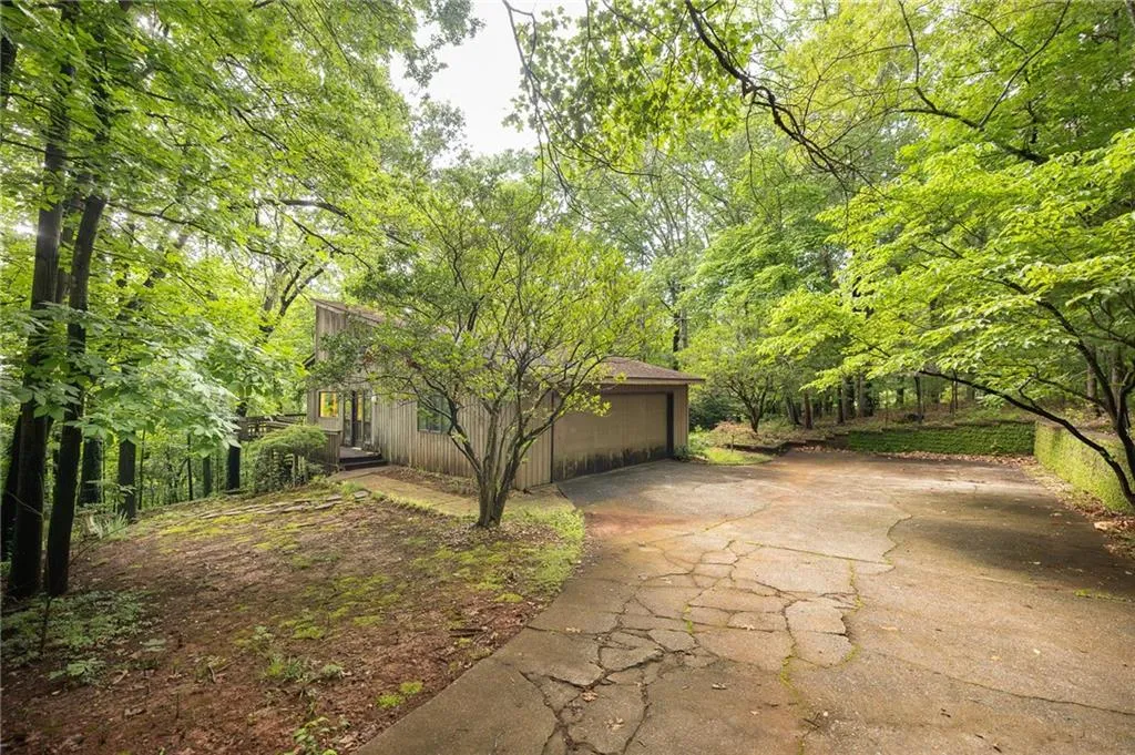5680 Whitner Drive, Atlanta, Georgia 30327, 3 Bedrooms Bedrooms, ,2 BathroomsBathrooms,Residential,For Sale,5680 Whitner Drive,7646920