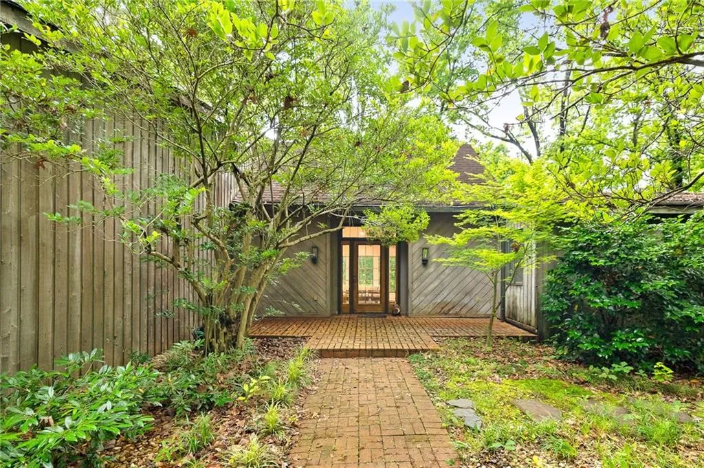 5680 Whitner Drive, Atlanta, Georgia 30327, 3 Bedrooms Bedrooms, ,2 BathroomsBathrooms,Residential,For Sale,5680 Whitner Drive,7646920