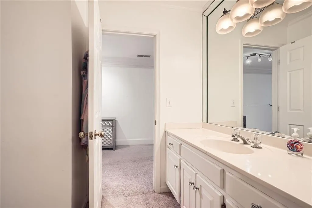 6391 Glenridge Drive Unit 125, Atlanta, Georgia 30328, 4 Bedrooms Bedrooms, ,2 BathroomsBathrooms,Residential,Sold,6391 Glenridge Drive Unit 125,7487897