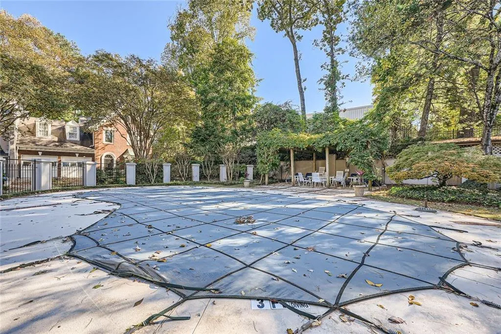 6391 Glenridge Drive Unit 125, Atlanta, Georgia 30328, 4 Bedrooms Bedrooms, ,2 BathroomsBathrooms,Residential,Sold,6391 Glenridge Drive Unit 125,7487897