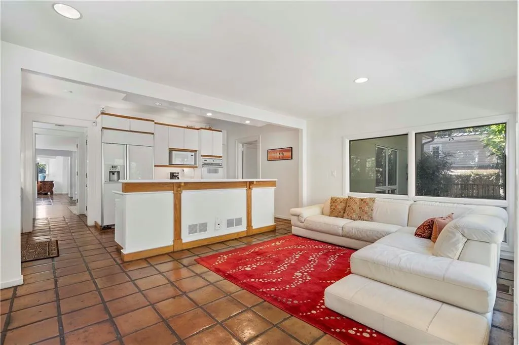 68 N Muscogee Avenue Nw, Atlanta, Georgia 30305, 5 Bedrooms Bedrooms, ,5 BathroomsBathrooms,Residential,For Sale,68 N Muscogee Avenue Nw,7647308