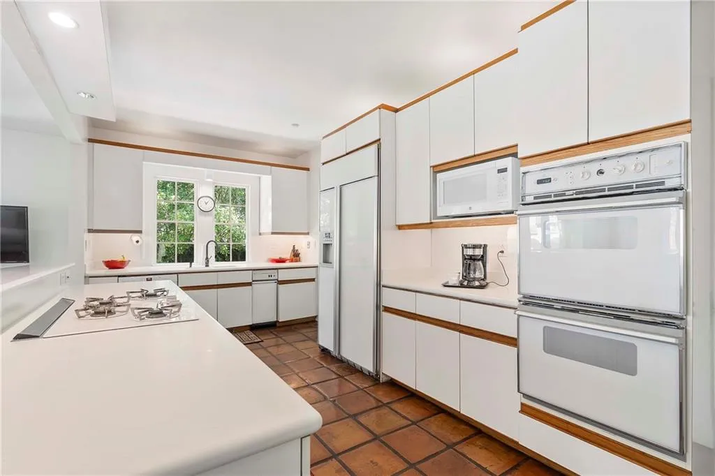 68 N Muscogee Avenue Nw, Atlanta, Georgia 30305, 5 Bedrooms Bedrooms, ,5 BathroomsBathrooms,Residential,For Sale,68 N Muscogee Avenue Nw,7647308