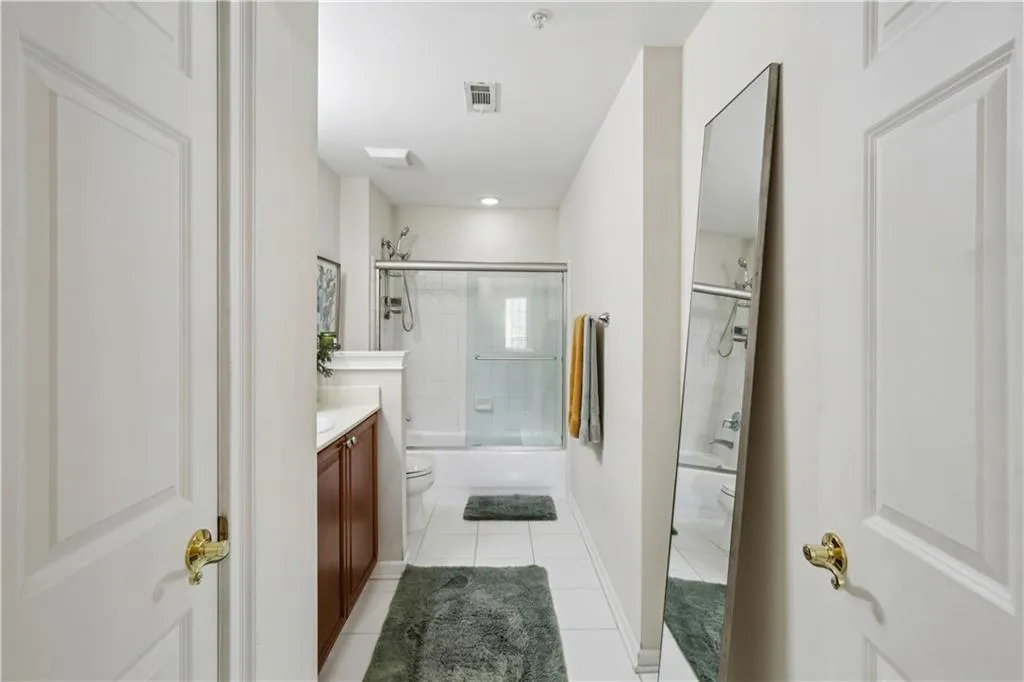 3275 Lenox Road Ne Unit 208, Atlanta, Georgia 30324, 2 Bedrooms Bedrooms, 0 ,2 BathroomsBathrooms,Residential,For Sale,3275 Lenox Road Ne Unit 208,7737593