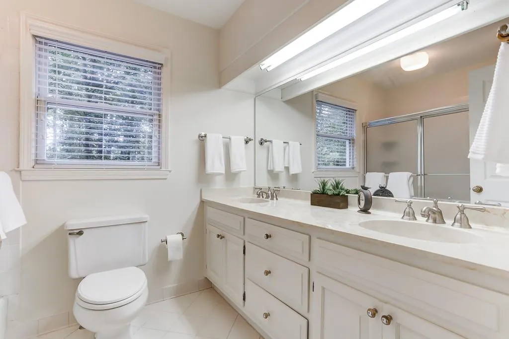 770 Overhill Court Nw, Sandy Springs, Georgia 30328, 5 Bedrooms Bedrooms, ,3 BathroomsBathrooms,Residential,Sold,770 Overhill Court Nw,6581048