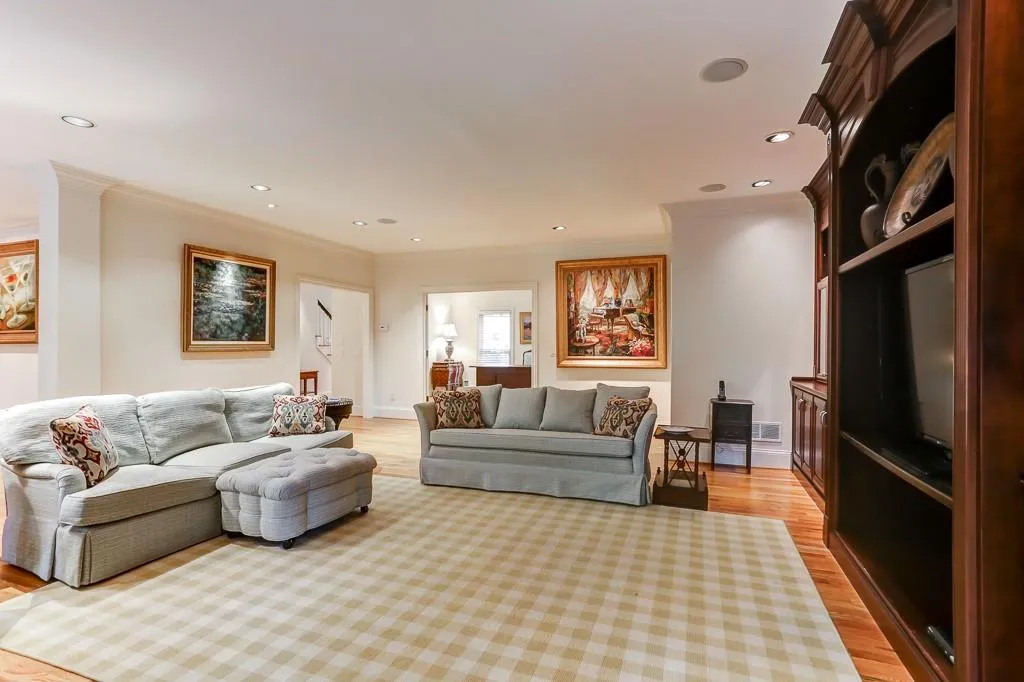 770 Overhill Court Nw, Sandy Springs, Georgia 30328, 5 Bedrooms Bedrooms, ,3 BathroomsBathrooms,Residential,Sold,770 Overhill Court Nw,6581048