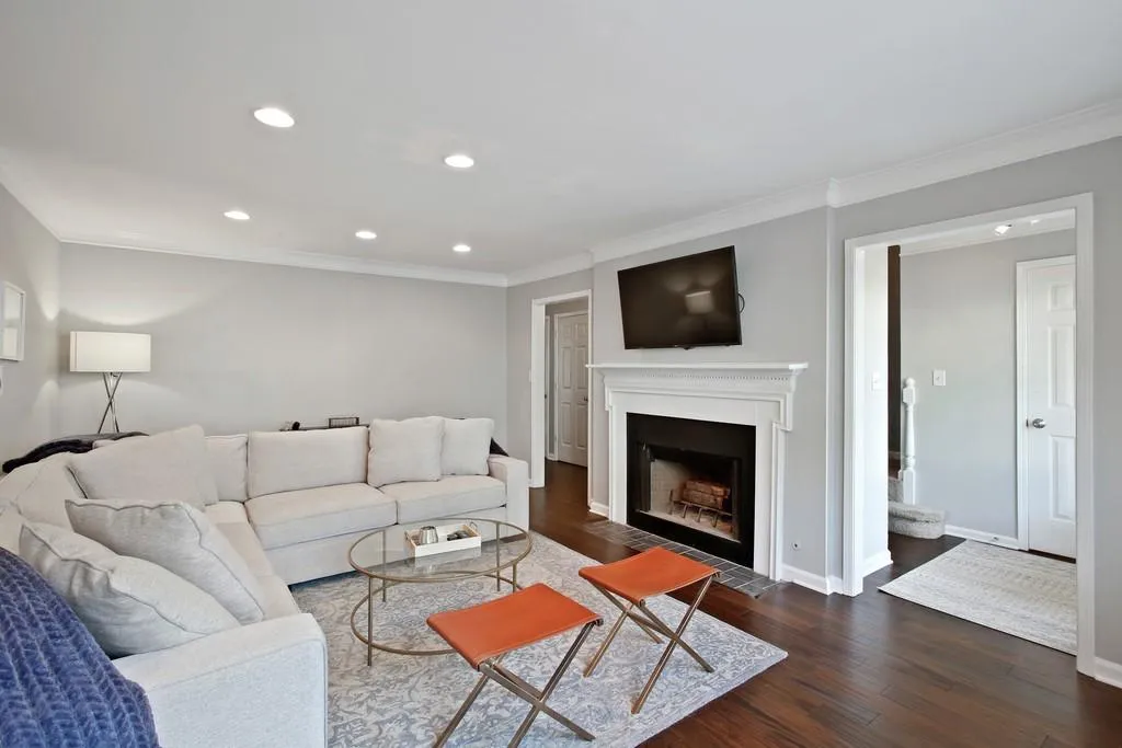 228 Peachtree Hollow Court, Sandy Springs, Georgia 30328, 3 Bedrooms Bedrooms, ,2 BathroomsBathrooms,Residential,Sold,228 Peachtree Hollow Court,6679232