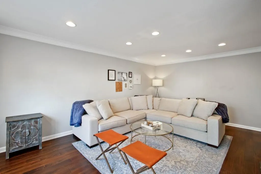 228 Peachtree Hollow Court, Sandy Springs, Georgia 30328, 3 Bedrooms Bedrooms, ,2 BathroomsBathrooms,Residential,Sold,228 Peachtree Hollow Court,6679232