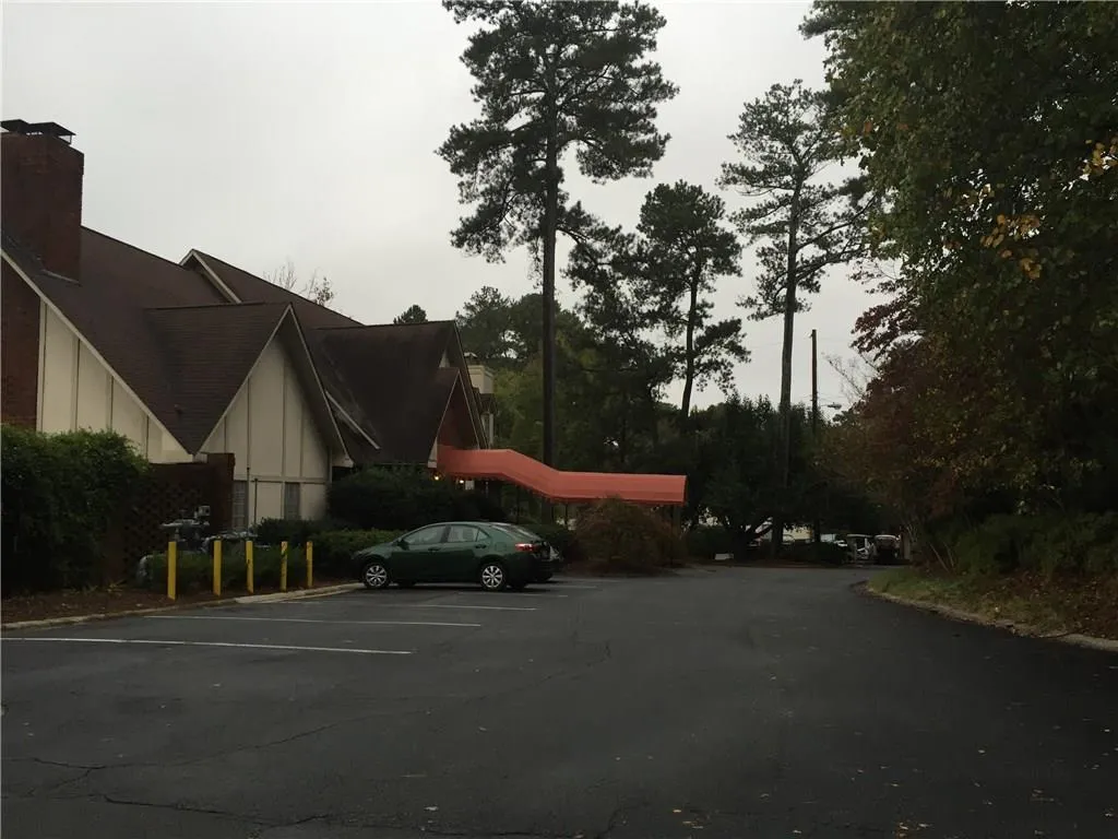 6851 Roswell Road Ne Unit C6, Atlanta, Georgia 30328, 3 Bedrooms Bedrooms, ,2 BathroomsBathrooms,Residential,Sold,6851 Roswell Road Ne Unit C6,5612470