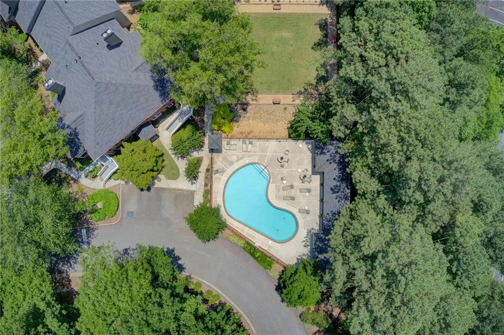 802 Camden Court, Sandy Springs, Georgia 30327, 2 Bedrooms Bedrooms, ,2 BathroomsBathrooms,Residential,Sold,802 Camden Court,7255360