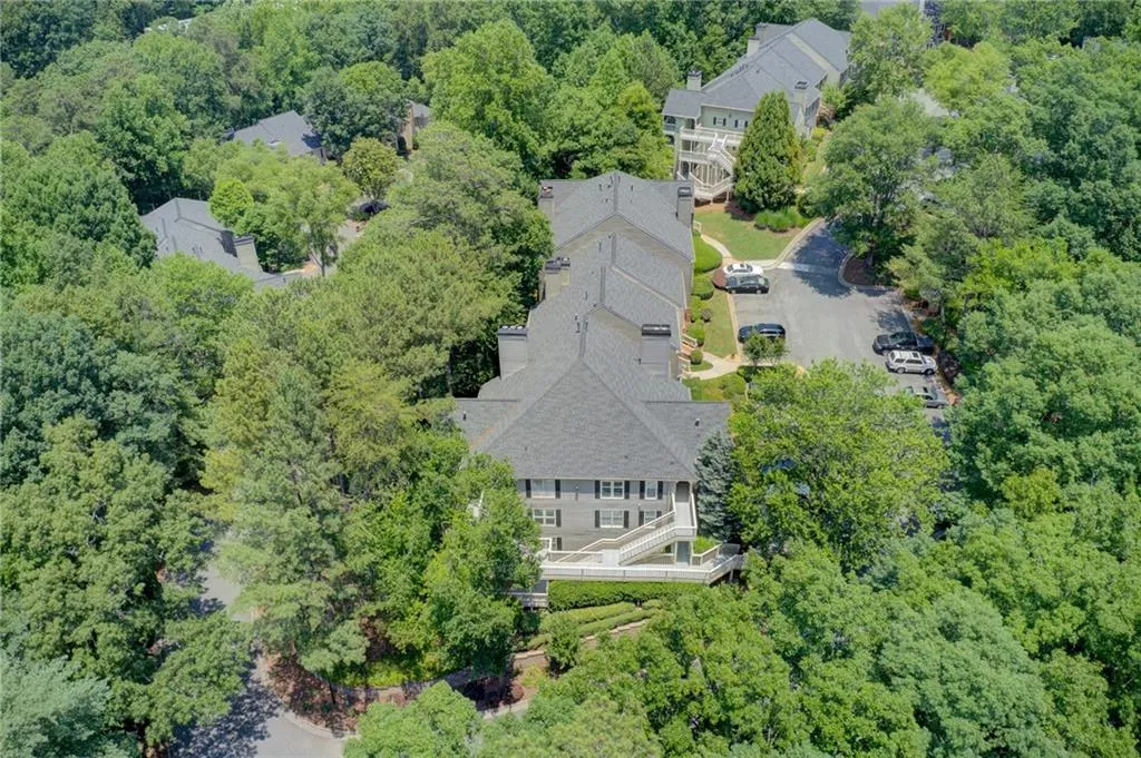 802 Camden Court, Sandy Springs, Georgia 30327, 2 Bedrooms Bedrooms, ,2 BathroomsBathrooms,Residential,Sold,802 Camden Court,7255360