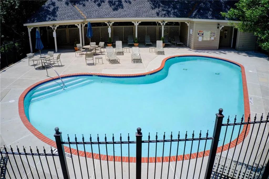 802 Camden Court, Sandy Springs, Georgia 30327, 2 Bedrooms Bedrooms, ,2 BathroomsBathrooms,Residential,Sold,802 Camden Court,7255360