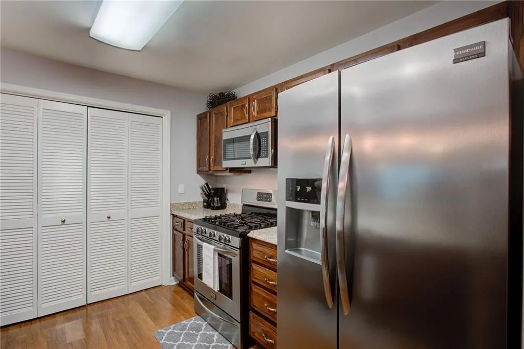 802 Camden Court, Sandy Springs, Georgia 30327, 2 Bedrooms Bedrooms, ,2 BathroomsBathrooms,Residential,Sold,802 Camden Court,7255360