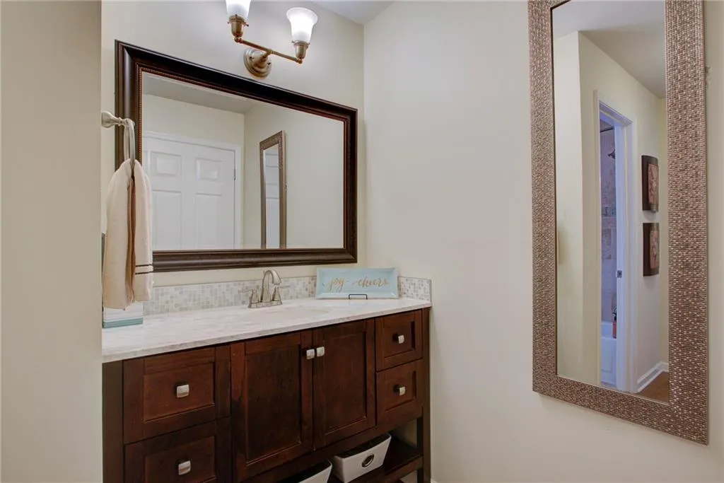 802 Camden Court, Sandy Springs, Georgia 30327, 2 Bedrooms Bedrooms, ,2 BathroomsBathrooms,Residential,Sold,802 Camden Court,7255360