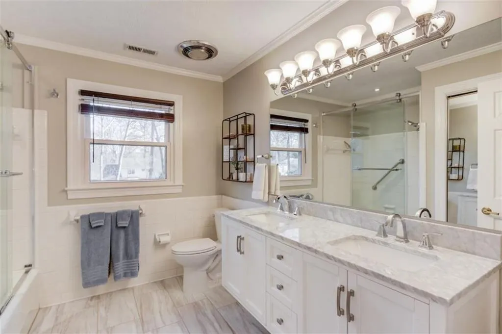 200 Spalding Circle, Sandy Springs, Georgia 30328, 6 Bedrooms Bedrooms, ,4 BathroomsBathrooms,Residential,For Sale,200 Spalding Circle,7698187