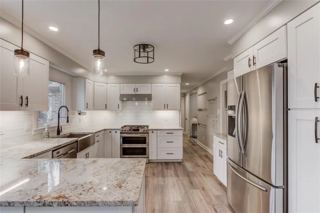 200 Spalding Circle, Sandy Springs, Georgia 30328, 6 Bedrooms Bedrooms, ,4 BathroomsBathrooms,Residential,For Sale,200 Spalding Circle,7698187