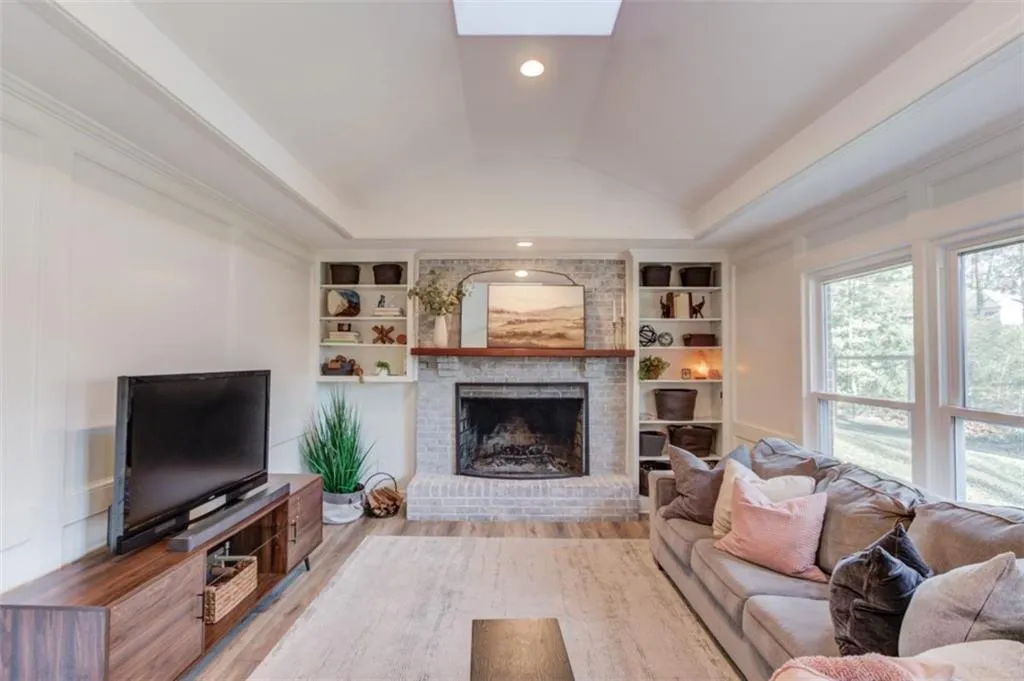 200 Spalding Circle, Sandy Springs, Georgia 30328, 6 Bedrooms Bedrooms, ,4 BathroomsBathrooms,Residential,For Sale,200 Spalding Circle,7698187