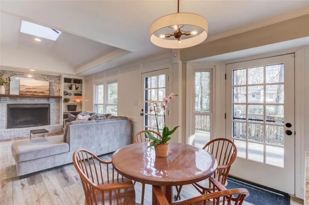 200 Spalding Circle, Sandy Springs, Georgia 30328, 6 Bedrooms Bedrooms, ,4 BathroomsBathrooms,Residential,For Sale,200 Spalding Circle,7698187