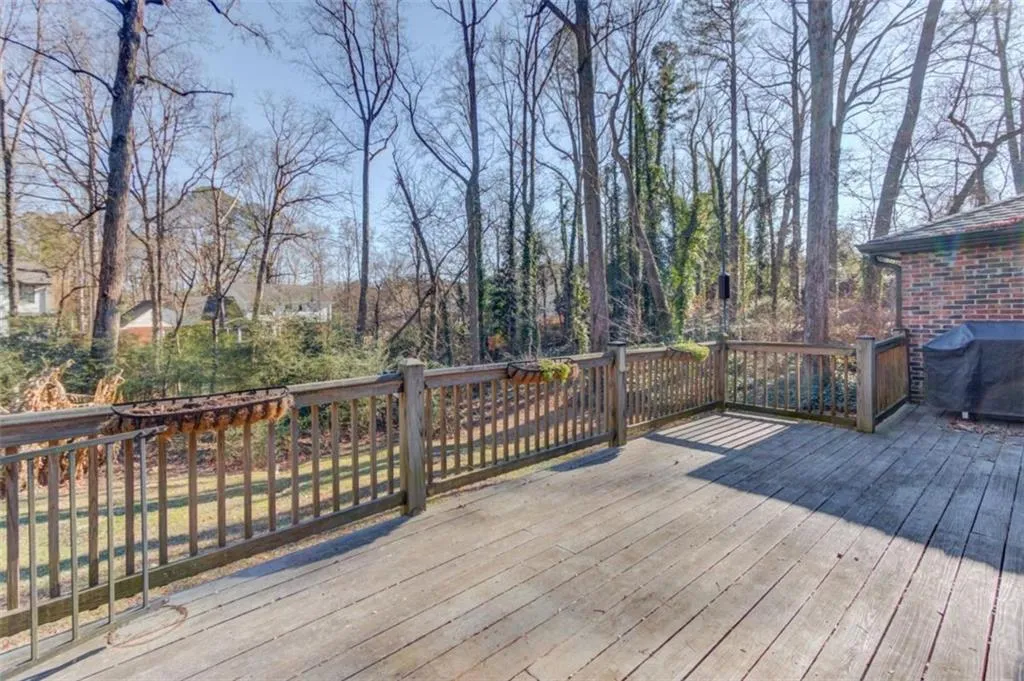 200 Spalding Circle, Sandy Springs, Georgia 30328, 6 Bedrooms Bedrooms, ,4 BathroomsBathrooms,Residential,For Sale,200 Spalding Circle,7698187