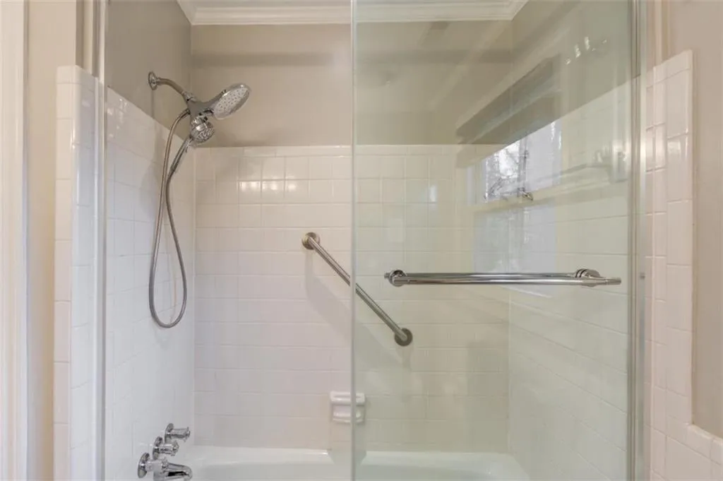 200 Spalding Circle, Sandy Springs, Georgia 30328, 6 Bedrooms Bedrooms, ,4 BathroomsBathrooms,Residential,For Sale,200 Spalding Circle,7698187