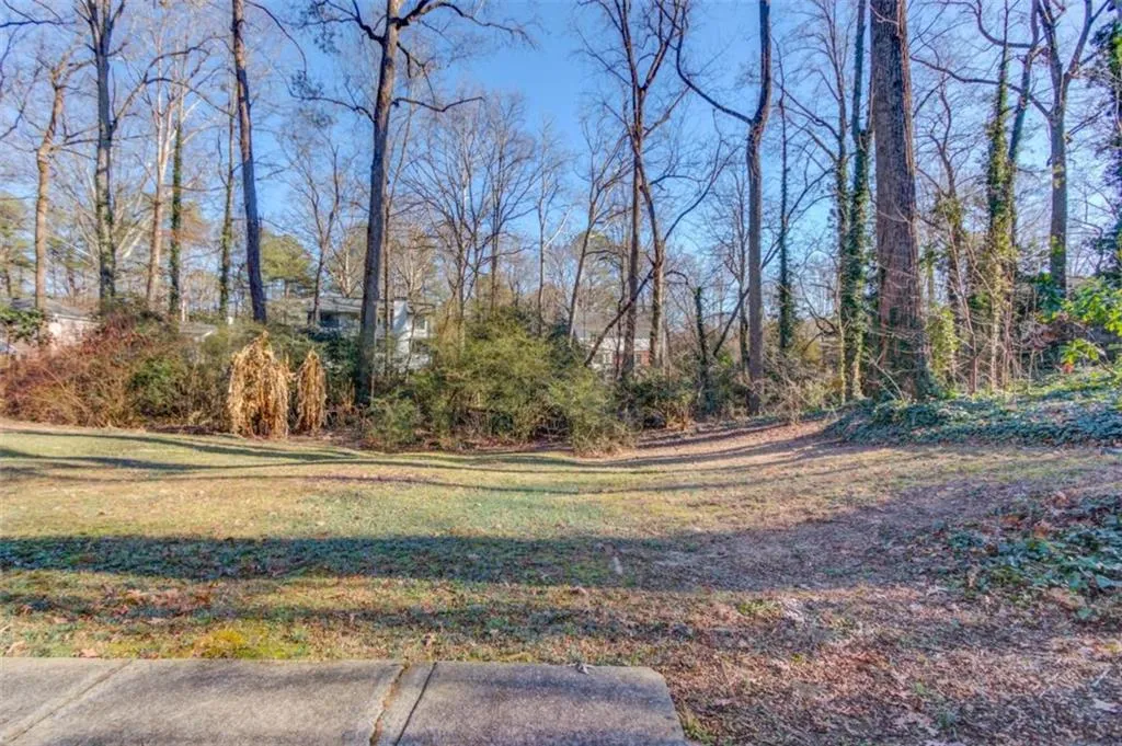 200 Spalding Circle, Sandy Springs, Georgia 30328, 6 Bedrooms Bedrooms, ,4 BathroomsBathrooms,Residential,For Sale,200 Spalding Circle,7698187