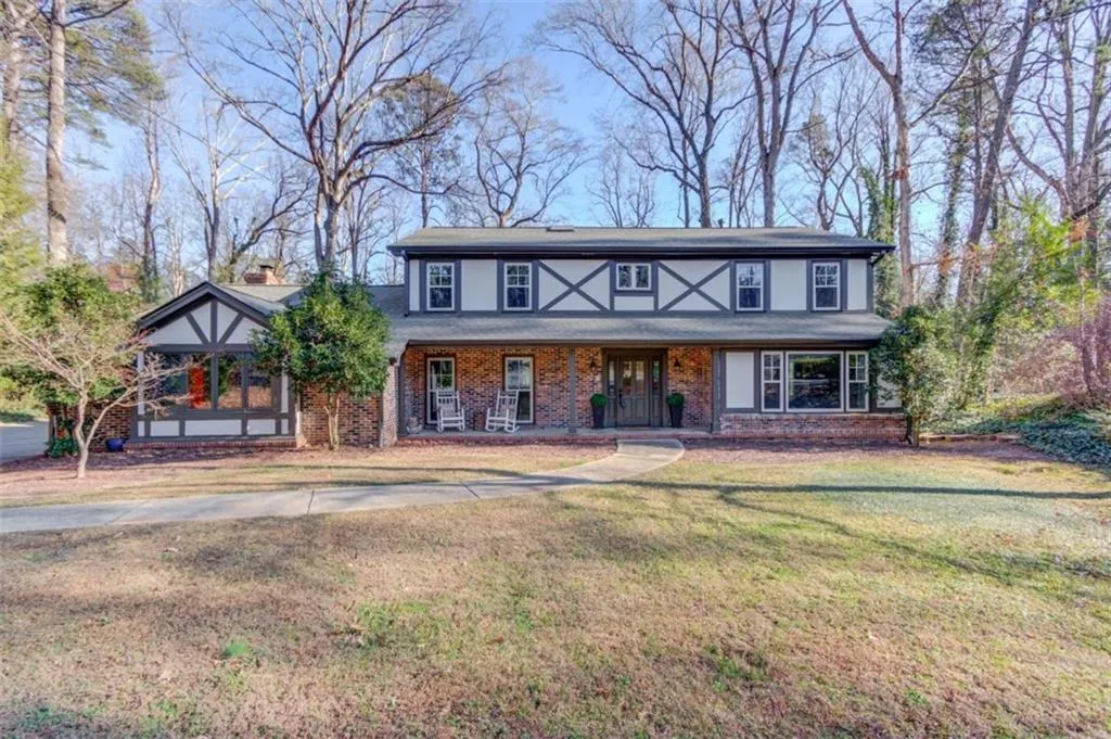200 Spalding Circle, Sandy Springs, Georgia 30328, 6 Bedrooms Bedrooms, ,4 BathroomsBathrooms,Residential,For Sale,200 Spalding Circle,7698187