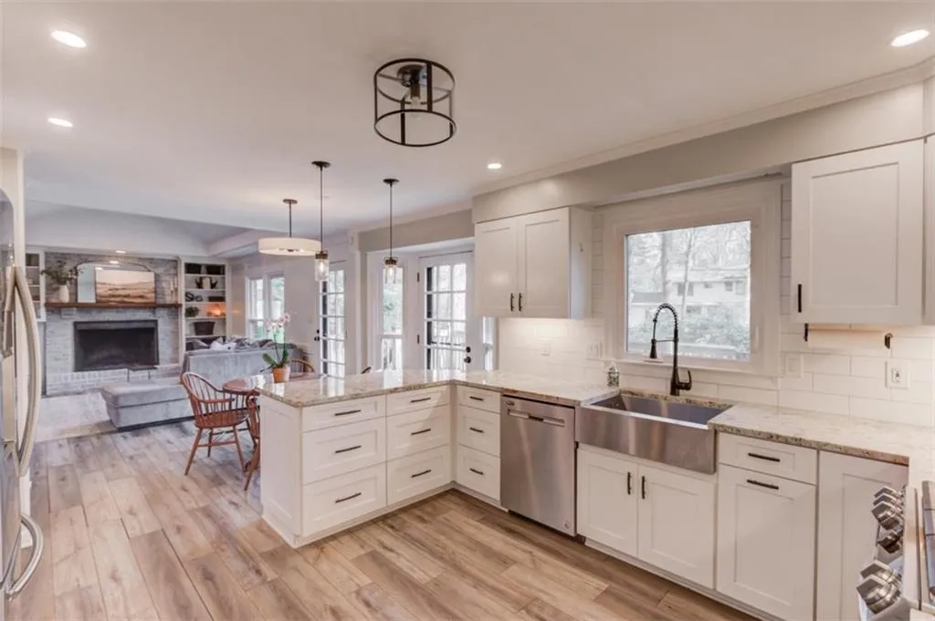 200 Spalding Circle, Sandy Springs, Georgia 30328, 6 Bedrooms Bedrooms, ,4 BathroomsBathrooms,Residential,For Sale,200 Spalding Circle,7698187