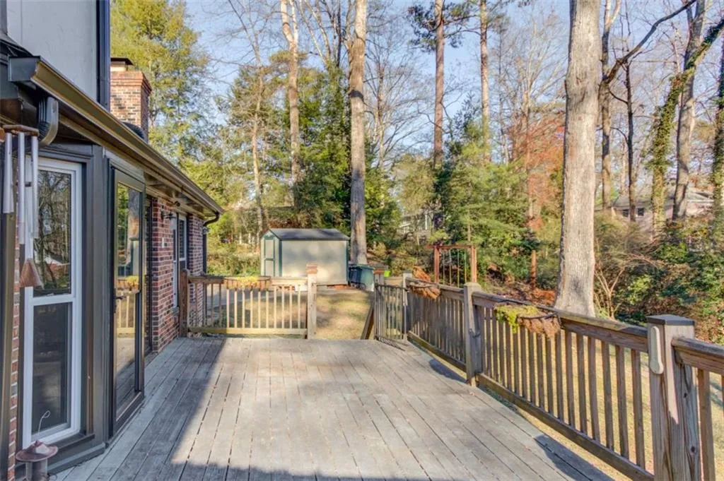 200 Spalding Circle, Sandy Springs, Georgia 30328, 6 Bedrooms Bedrooms, ,4 BathroomsBathrooms,Residential,For Sale,200 Spalding Circle,7698187
