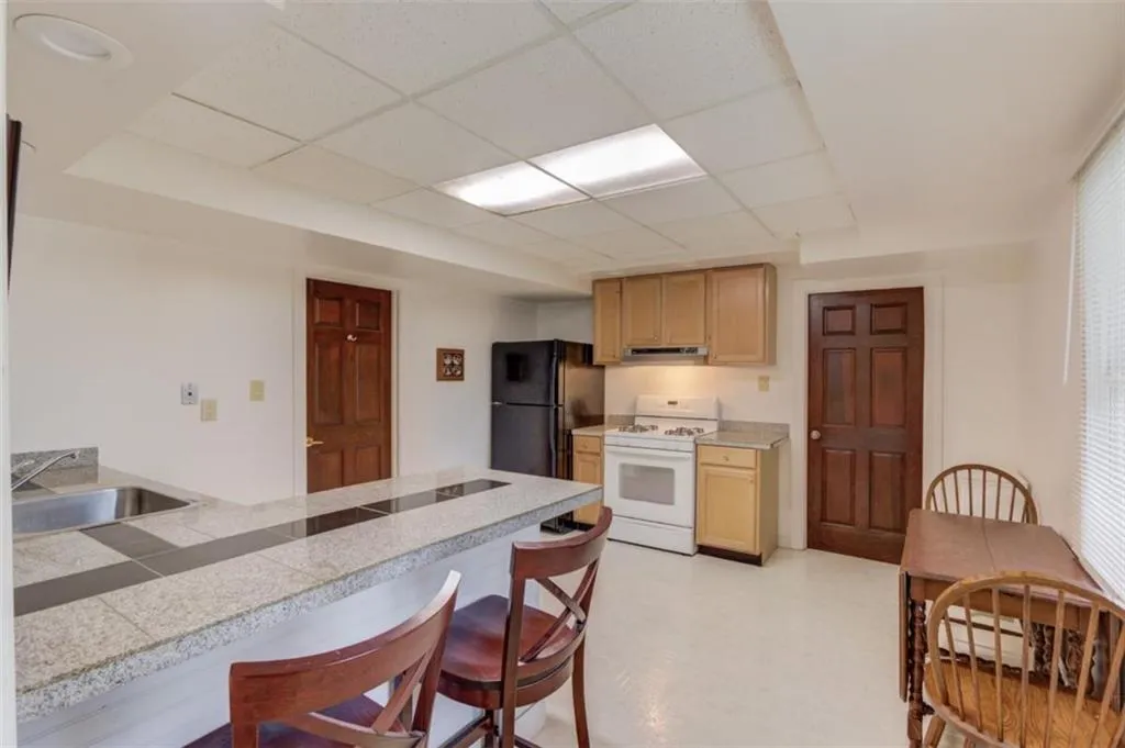 200 Spalding Circle, Sandy Springs, Georgia 30328, 6 Bedrooms Bedrooms, ,4 BathroomsBathrooms,Residential,For Sale,200 Spalding Circle,7698187