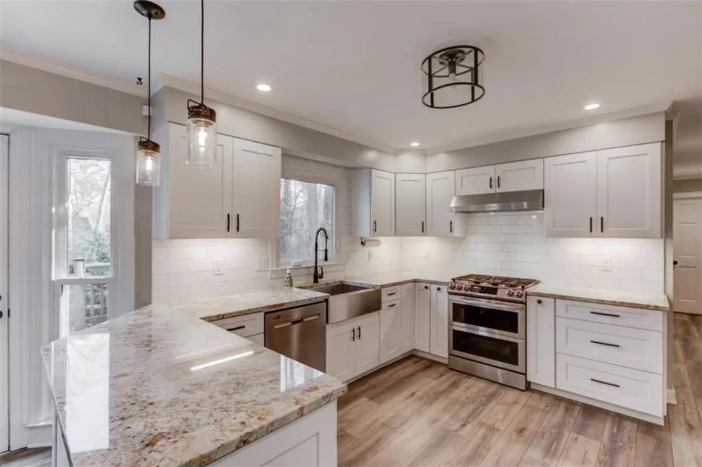 200 Spalding Circle, Sandy Springs, Georgia 30328, 6 Bedrooms Bedrooms, ,4 BathroomsBathrooms,Residential,For Sale,200 Spalding Circle,7698187