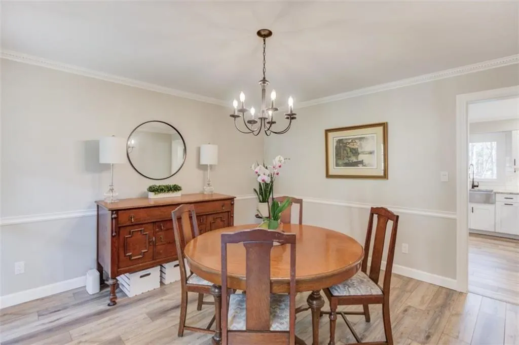 200 Spalding Circle, Sandy Springs, Georgia 30328, 6 Bedrooms Bedrooms, ,4 BathroomsBathrooms,Residential,For Sale,200 Spalding Circle,7698187