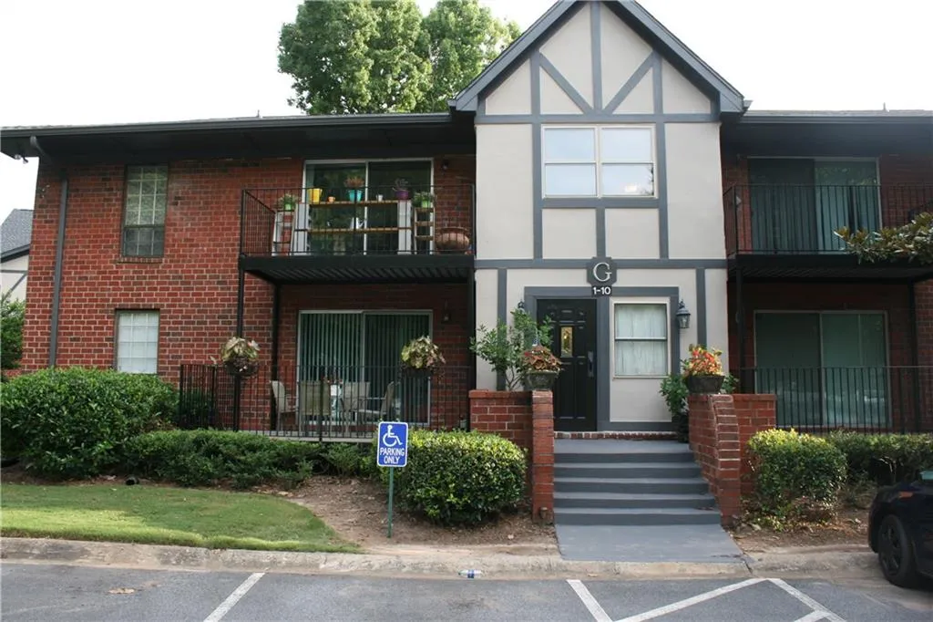 6851 Roswell Road Unit G9, Atlanta, Georgia 30328, 1 Bedroom Bedrooms, ,1 BathroomBathrooms,Residential,Sold,6851 Roswell Road Unit G9,6047968