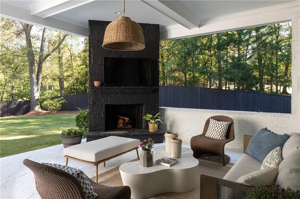 2079 Old Settlement Road Nw, Atlanta, Georgia 30327, 6 Bedrooms Bedrooms, ,6 BathroomsBathrooms,Residential,For Sale,2079 Old Settlement Road Nw,7671414