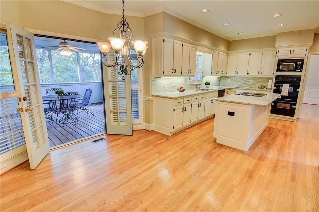 2135 Dunwoody Heritage Drive, Dunwoody, Georgia 30350, 4 Bedrooms Bedrooms, ,5 BathroomsBathrooms,Residential,Sold,2135 Dunwoody Heritage Drive,5797421