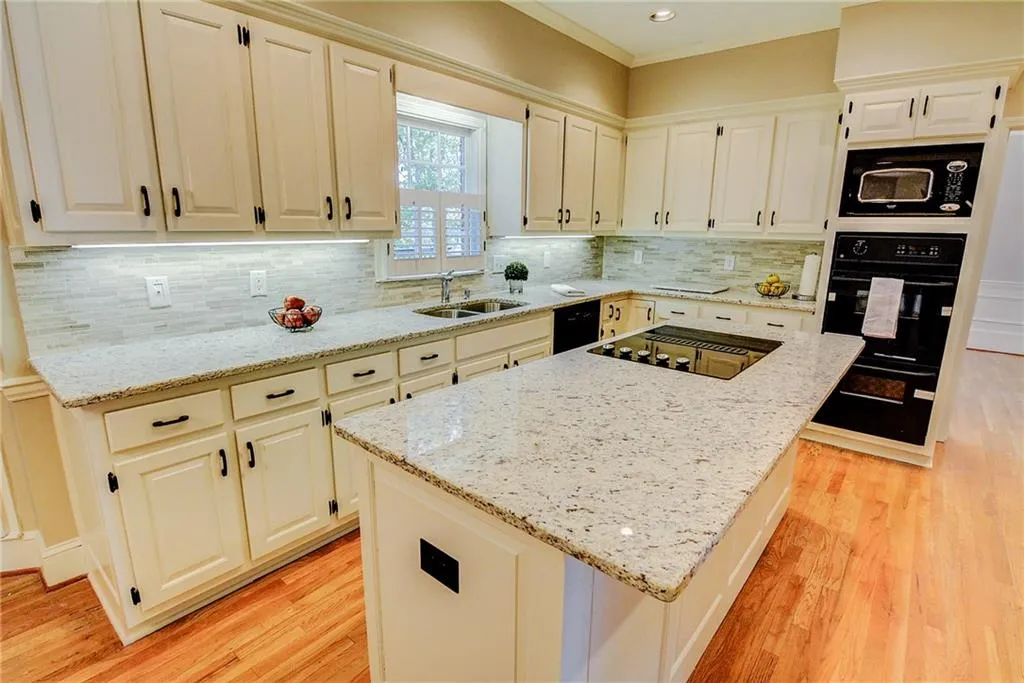 2135 Dunwoody Heritage Drive, Dunwoody, Georgia 30350, 4 Bedrooms Bedrooms, ,5 BathroomsBathrooms,Residential,Sold,2135 Dunwoody Heritage Drive,5797421